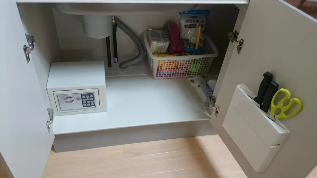 Apartment Issyuku Hostel Tokyo Japan